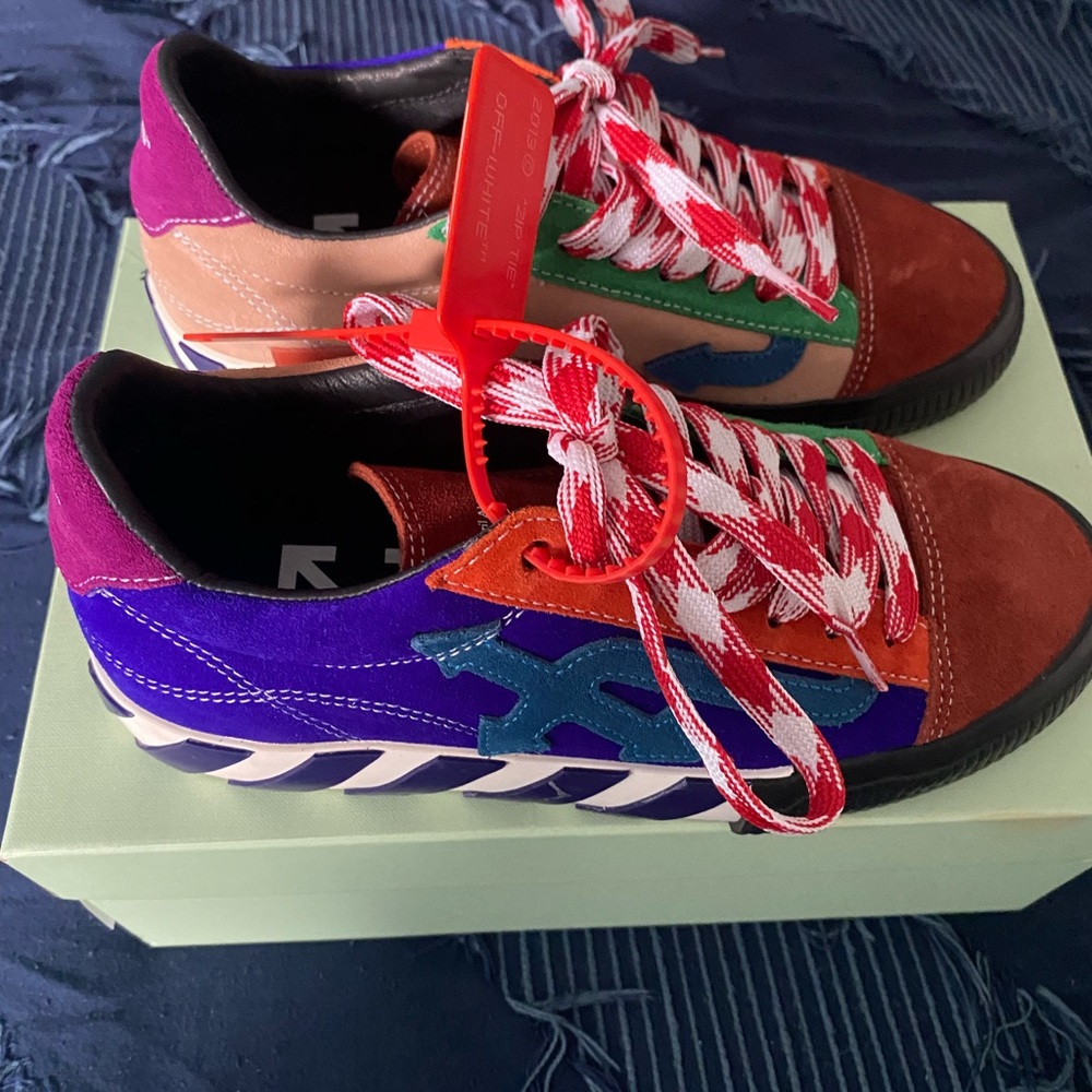 Women Off white vulcanized sneakers